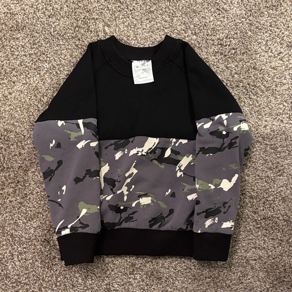 Men's Camouflage Sweater - Black and Gray